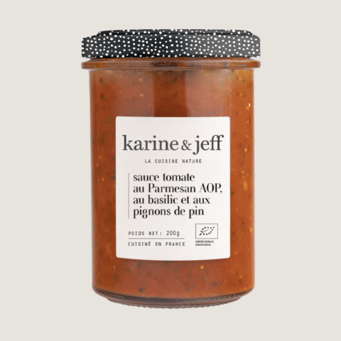 Salsa di pomodoro con parmigiano, basilico e pinoli